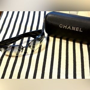 CHANEL Two-toned sunglasses in GREAT CONDITION. ORIGINAL Hard box included.